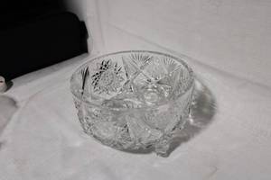 lot 221 image: Elegant Vintage Cut Glass Crystal Serving Bowl