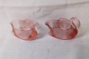 lot 247 image: Pair of Vintage Pink Glass Swan Dishes