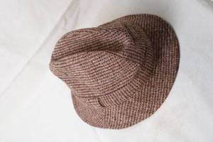 lot 255 image: Harris Tweed Brown Houndstooth Fedora Hat - Size L
