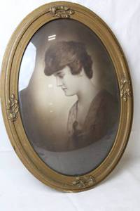 lot 271 image: Vintage Oval Framed Portrait of Woman