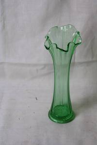 lot 277 image: Elegant Vintage Green Glass Vase with Fluted Design