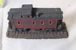 lot 301 image: Model Train Caboose with Track Base
