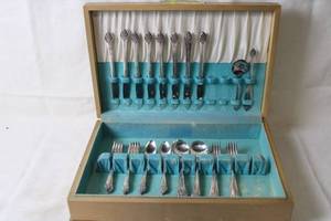lot 311 image: Vintage Silver Plated Flatware Set with Case