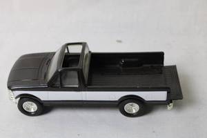 lot 345 image: Die-Cast Model Pickup Truck with Black and White Finish