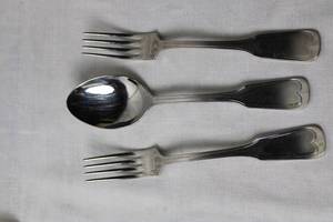 lot 358 image: Set of 3 Stainless Steel Cutlery Pieces