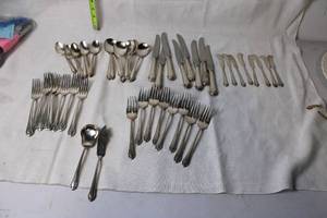 lot 365 image: Set of 38 Vintage Silver-Plated Flatware Collection