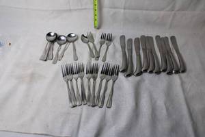 lot 368 image: Set of 32 Stainless Steel Utensils - Jefferson Manor Collection