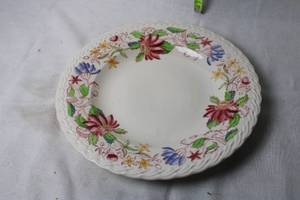 lot 370 image: Antique Vernon Kilns Hand Painted Floral Dinner Plate