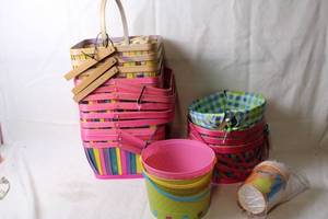 lot 394 image: Collection of Colorful Wicker and Plastic Baskets