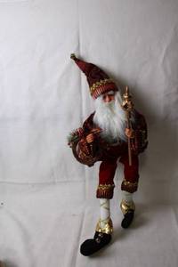 lot 409 image: Vintage Santa Claus Figurine with Gold Accents