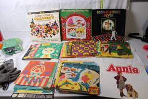 lot 419 image: Collection of 12 Childrens LP Record Albums Including Sesame Street and Annie