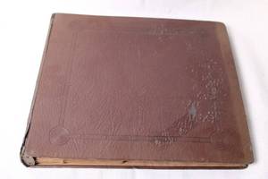 lot 423 image: Collection of Vintage 78 RPM Record Albums with Case