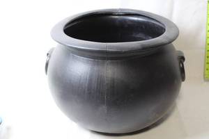 lot 429 image: Large Black Plastic Cauldron with Handles