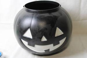 lot 430 image: Large Black Plastic Halloween Pumpkin Bucket