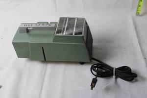 lot 443 image: Vintage Sears 150 Slide Projector Model No. 8766