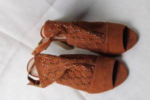 lot 445 image: Qupid Womens Brown Peep Toe Sandals - Size 6.5
