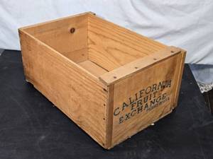 lot 4 image: Vintage Wooden California Fruit Exchange Crate with Camel Mountain Pears Label