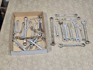 lot 102 image: Lot of Mixed Wrenches in Various Sizes