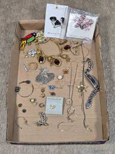lot 116 image: Assorted Jewelry Pieces