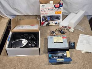 lot 120 image: Magellan RoadMate 360 and VR3 CDMP3 Player that is used and untested