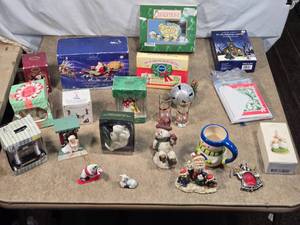 lot 125 image: Christmas Decorations and Ornaments