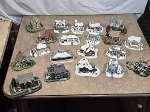 lot 129 image: Miniature House Figurines and Structures