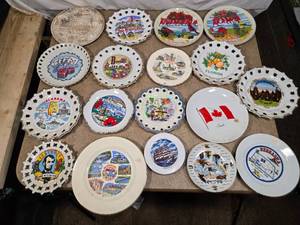 lot 64 image: Decorative Souvenir Plates