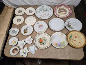 lot 65 image: Decorative Plates and Wall Hangings