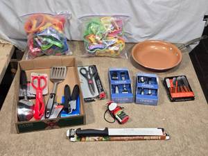 lot 69 image: Assortment of Kitchen Utensils and Cookware