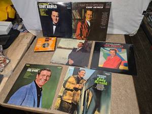 lot 168 image: Lot of Eddy Arnold and Jim Reeves Vinyl Records