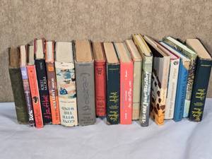 lot 188 image: Vintage Hardcover Books Including Gone with the Wind