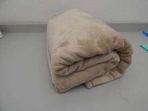 lot 110 image: Queen Throw Blanket