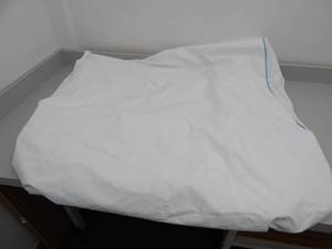 lot 118 image: Queen mattress coverprotector