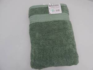 lot 122 image: Bath Towel