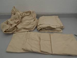 lot 133 image: King 6-Piece Sheet Set