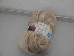 lot 136 image: Queen Throw Blanket