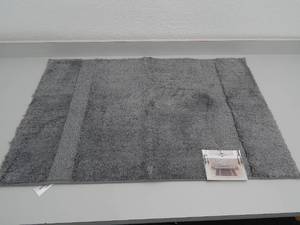 lot 75 image: Bath Rug