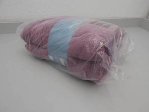 lot 82 image: 2-Piece Bath towel set