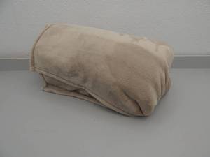 lot 95 image: King throw blanket