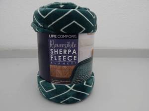 lot 90 image: Sherpa Fleece Throw Blanket