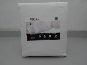 lot 93 image: King 6-Piece Cotton sheet set