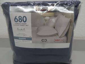 lot 97 image: Queen 6-piece sheet set