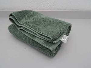 lot 101 image: Bath Towel