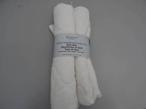 lot 39 image: 2-Pack white bath mats