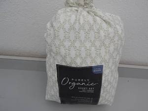 lot 41 image: Queen- 6 Piece Turkish Organic Cotton sheet set