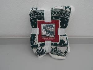 lot 45 image: Holiday Throw Blanket