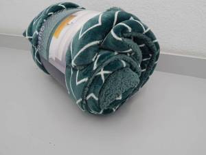 lot 55 image: Reversible Sherpa Fleece Throw Blanket