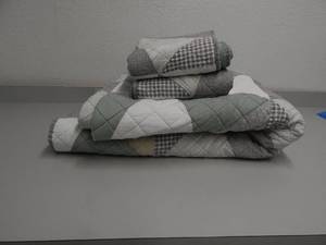 lot 61 image: King- quilted coverlet & shams