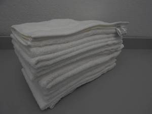 lot 64 image: Set of 12 White Hand Towels