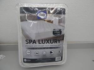 lot 66 image: Sealy Twin mattress pad